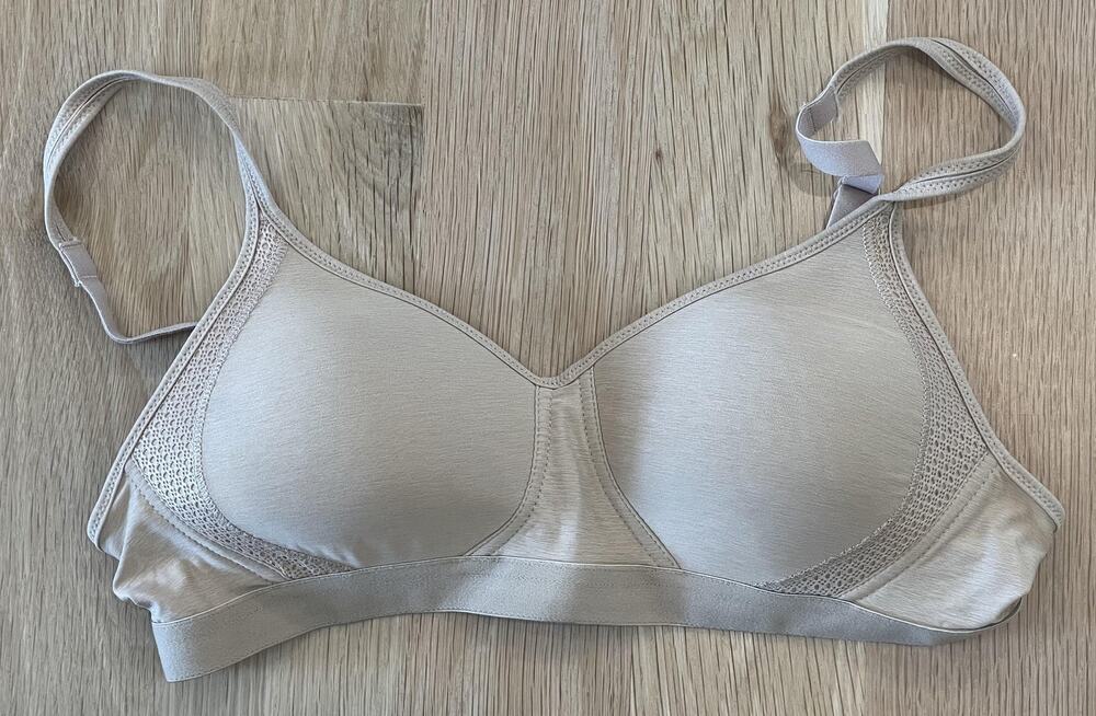 Hanes T-Shirt Bra Womens S Beige Microfiber Wireless Molded Tagless HCX3/G507